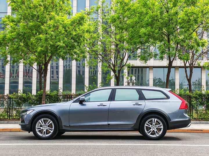 Volvo V90 2017 Cross Country T 5 AWD — фото 3