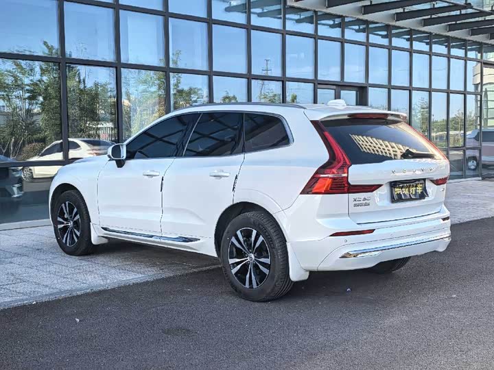 Volvo XC60 2023 B 5 4 WD — фото 4