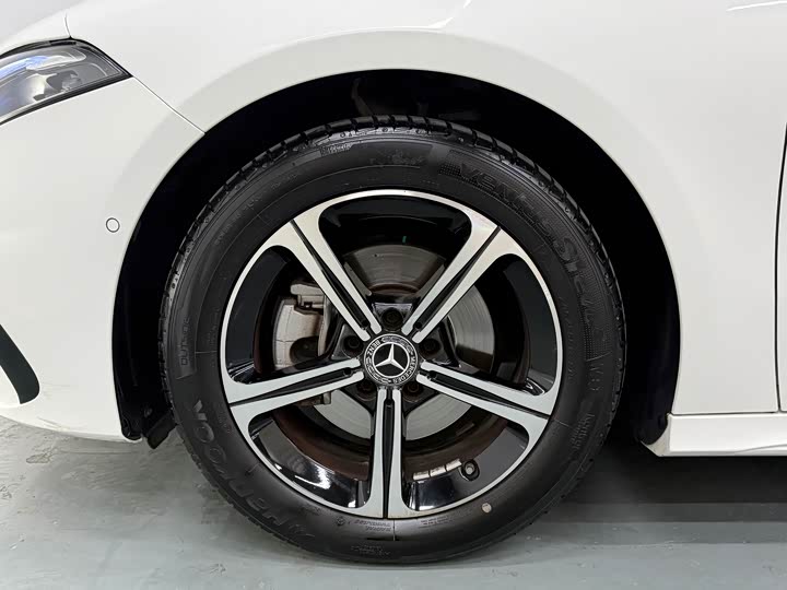 Mercedes-Benz A-Class 2024 A 200 L — фото 16