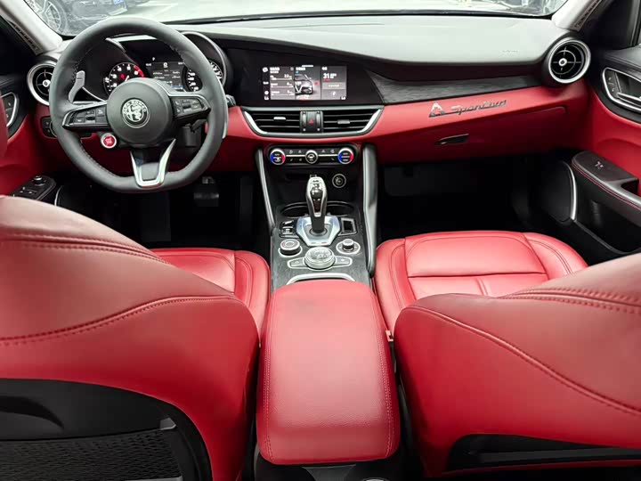 Alfa Romeo Giulia 2020 2.0 T 280 HP — фото 9