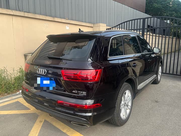 Audi Q7 40 TFSI S line спорт — фото 4