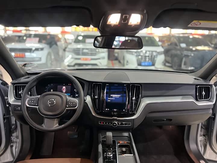 Volvo XC60 2022 B 5 4 WD — фото 7