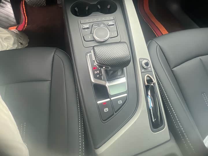 Audi A4L 2019 40 TFSI VI — фото 13