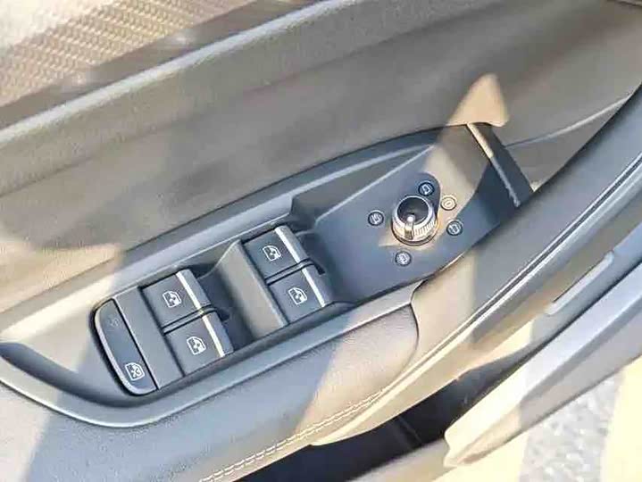 Audi Q5L 40T люкс-динамик — фото 13