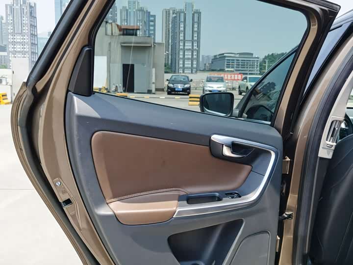 Volvo XC60 2015 T 5 AWD — фото 9
