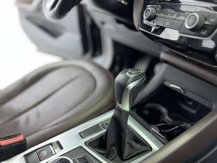 BMW X1 2016 s Drive 18 Li — фото 13