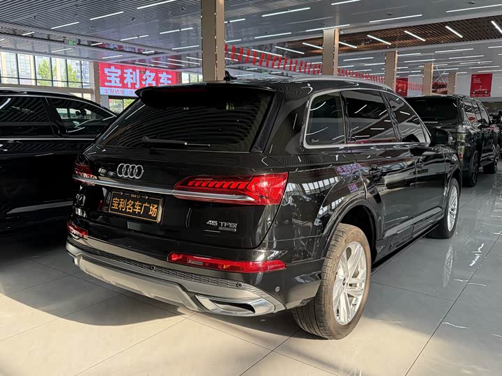 Audi Q7 2023 45 TFSI quattro S line Sport — фото 3