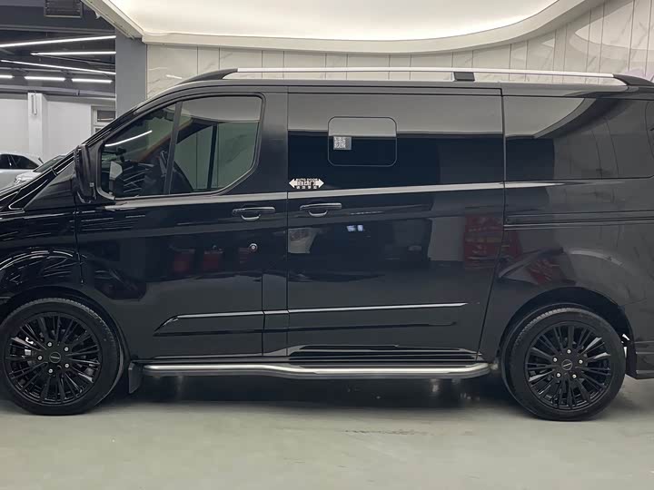 Ford Tourneo — фото 5