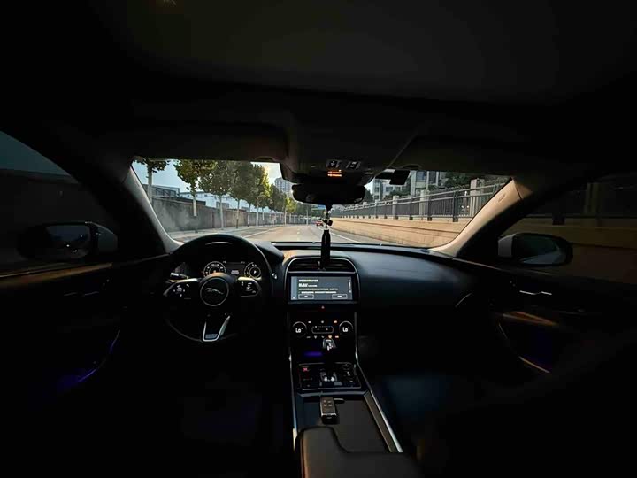 Jaguar XEL 2022 2.0 T 250 PS R-DYNAMIC S — фото 11