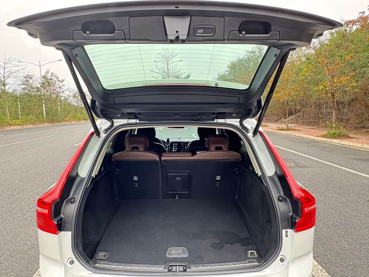 Volvo XC60 2019 T 5 4 WD VI — фото 11