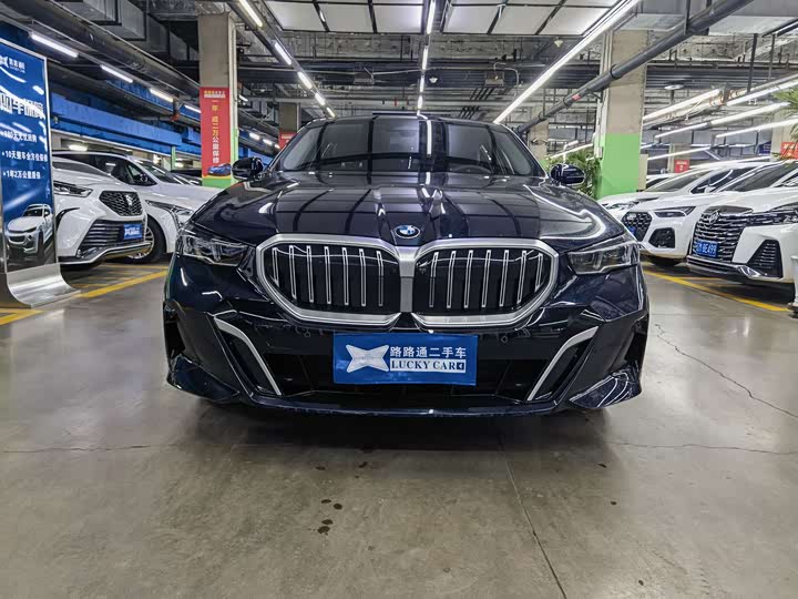 BMW 5-Series 2025 530 Li Leading M — фото 2