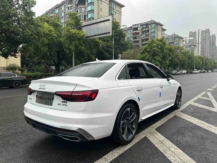 Audi A4L 2022 40 TFSI — фото 9