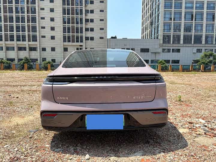 Geely Galaxy 8 2025 60km EM-i — фото 6