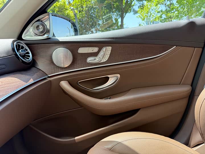 Mercedes-Benz E-Class 2020 E 300 L — фото 28