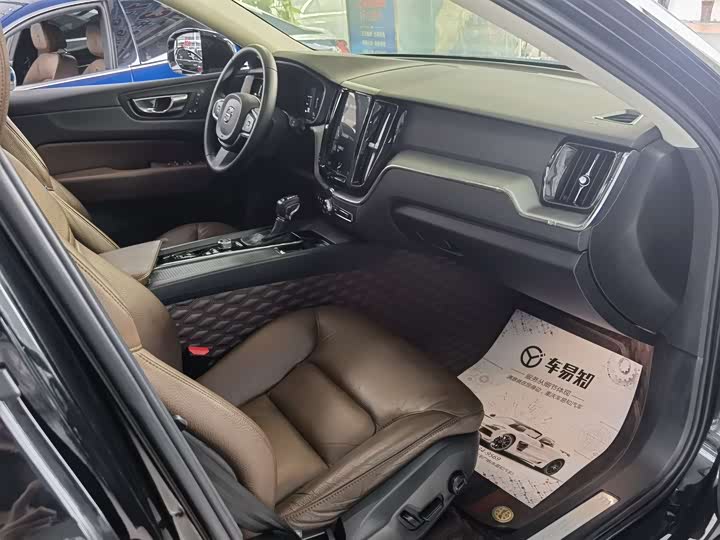 Volvo XC60 2021 T 5 4 WD — фото 11