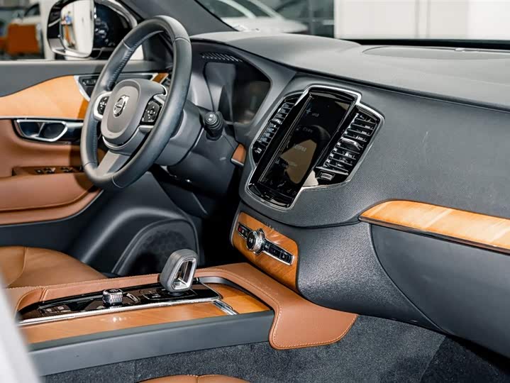 Volvo XC90 2022 B 6 7 — фото 16