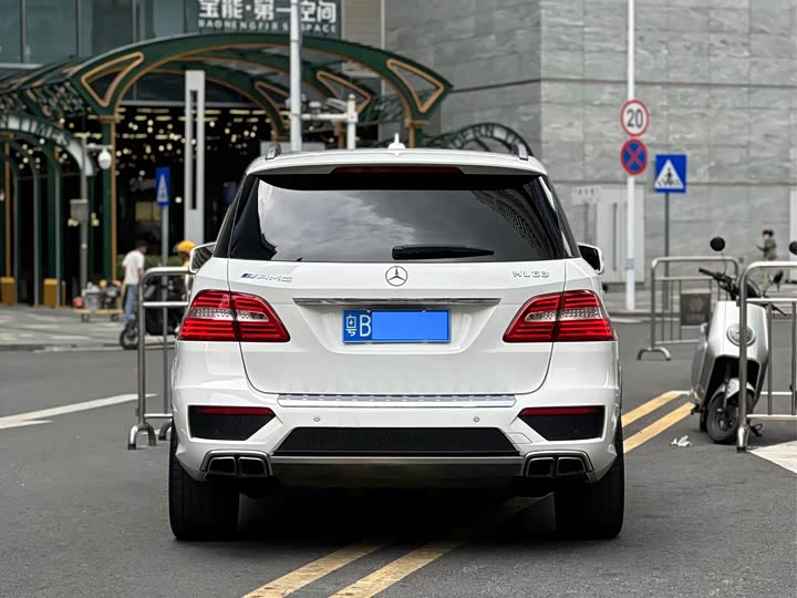 Mercedes-Benz M-Class 2015 AMG ML 63 — фото 19