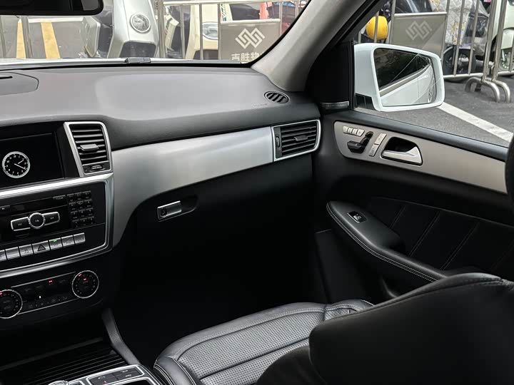 Mercedes-Benz M-Class 2015 AMG ML 63 — фото 14