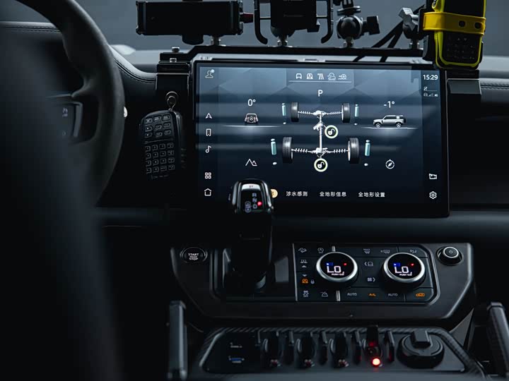 Land Rover Defender — фото 16