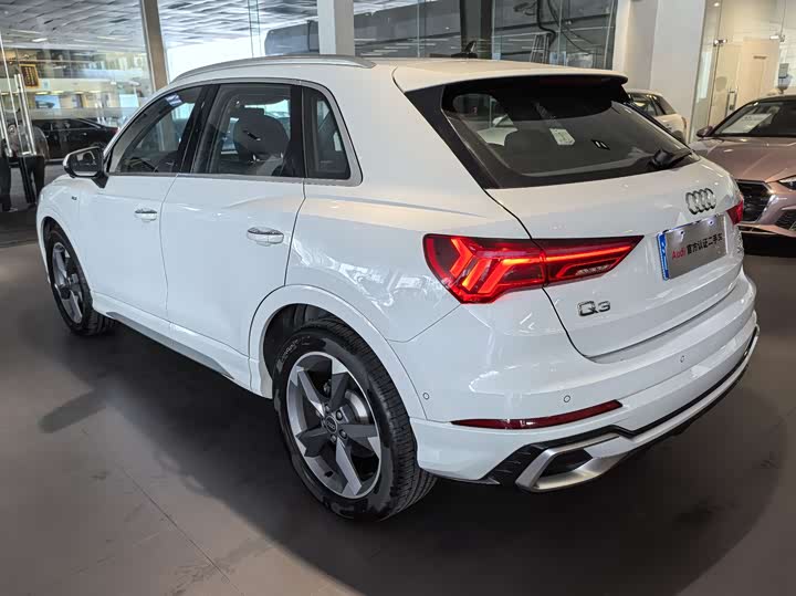 Audi Q3 2024 35 TFSI — фото 5