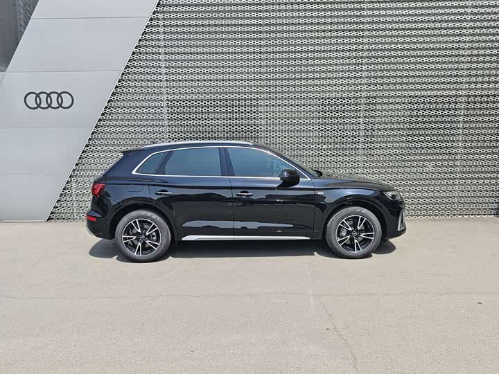 Audi Q5L 2025 40 TFSI — фото 2