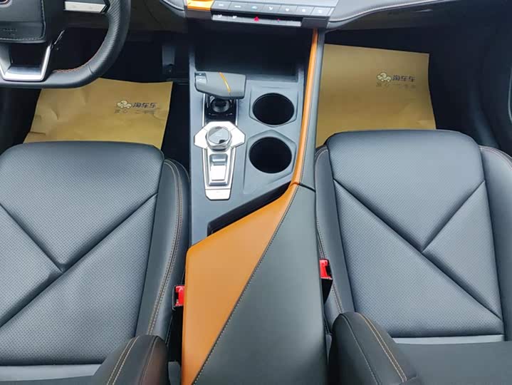 Changan UNI-V 2022 1.5 T Premium — фото 16