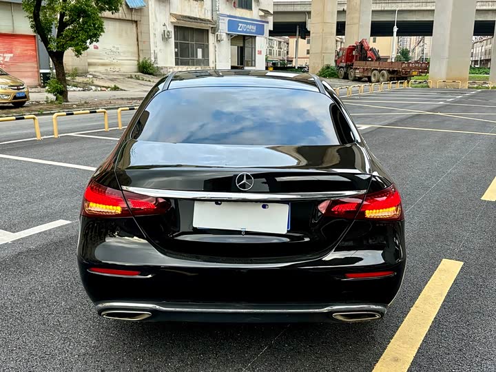 Mercedes-Benz E-Class 2019 E 300 L Luxury — фото 11