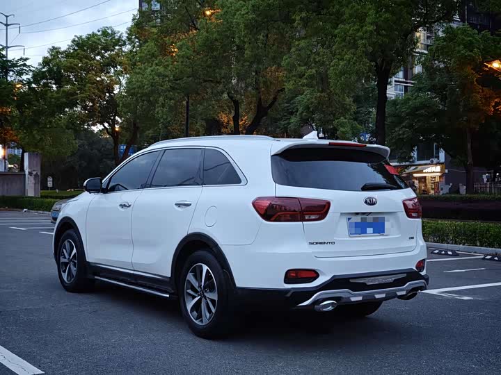 Kia Sorento — фото 10