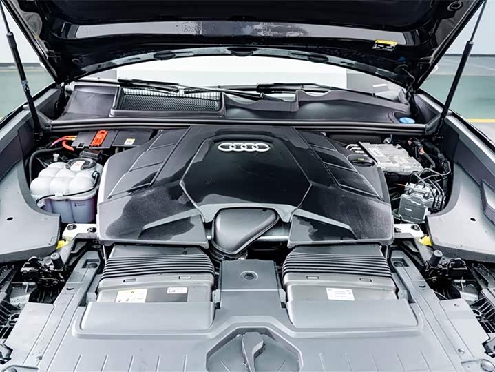 Audi Q8 2022 55 TFSI — фото 26