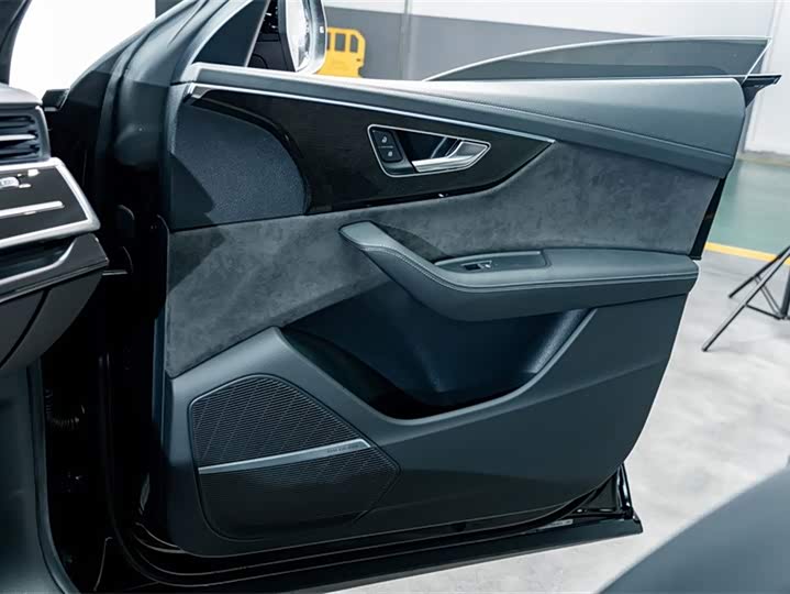 Audi Q8 2022 55 TFSI — фото 17