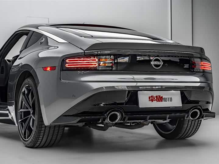 Nissan 400 Z 2023 3.0 T — фото 40
