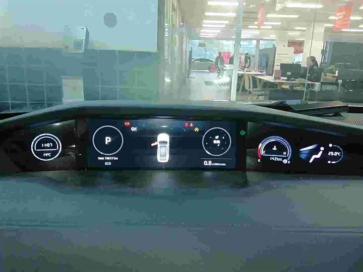 Changan UNI-V 2022 1.5 T Premium — фото 13