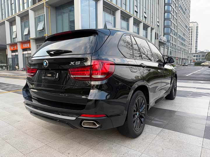 BMW X5 2017 x Drive 28i — фото 19
