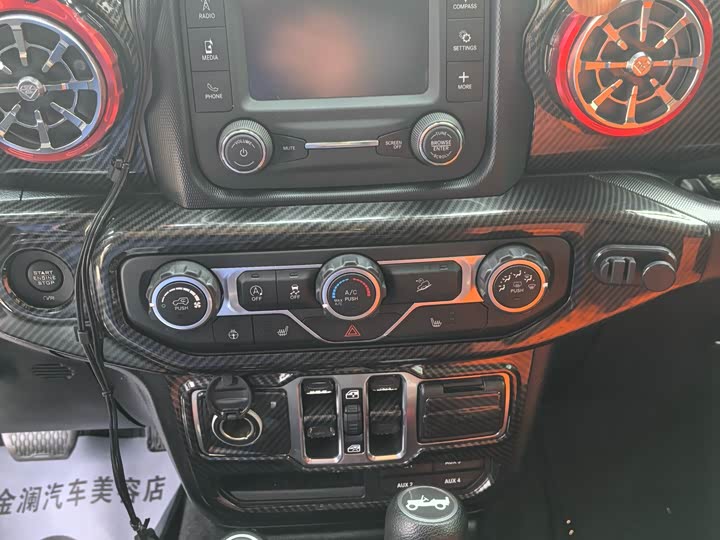Jeep Wrangler — фото 13