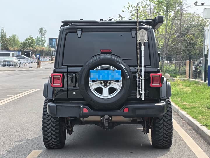 Jeep Wrangler — фото 16