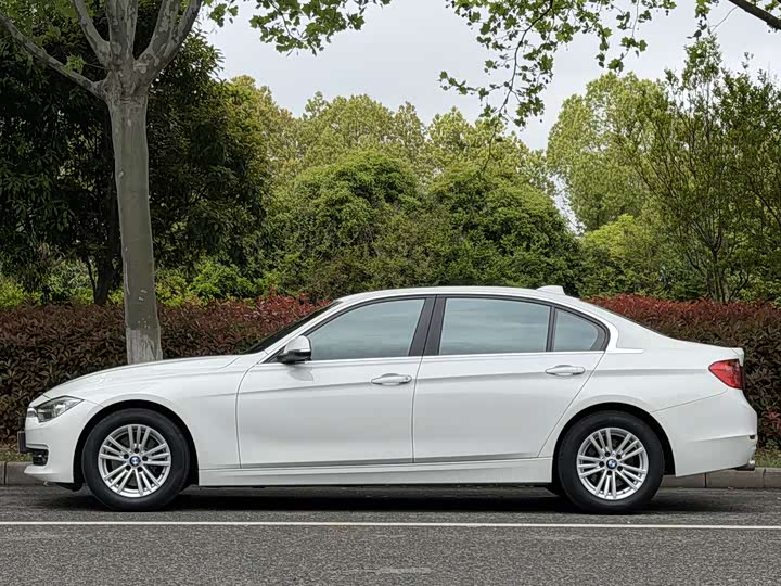 BMW 3-Series 2015 320 Li — фото 16