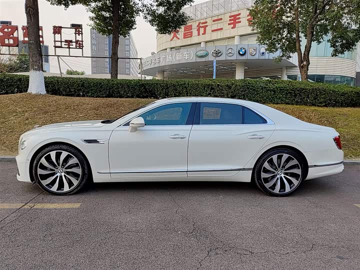 Bentley Flying Spur — фото 3