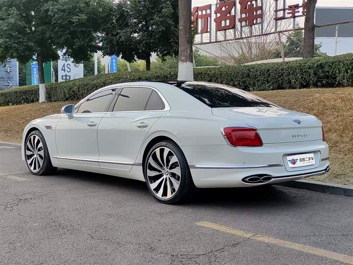 Bentley Flying Spur — фото 4