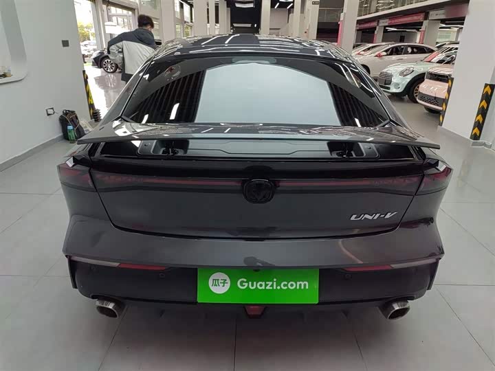 Changan UNI-V 2022 1.5 T Premium — фото 4
