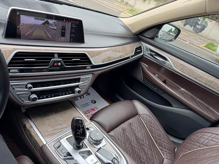 BMW 7-Series 2019 740 Li Leading — фото 17