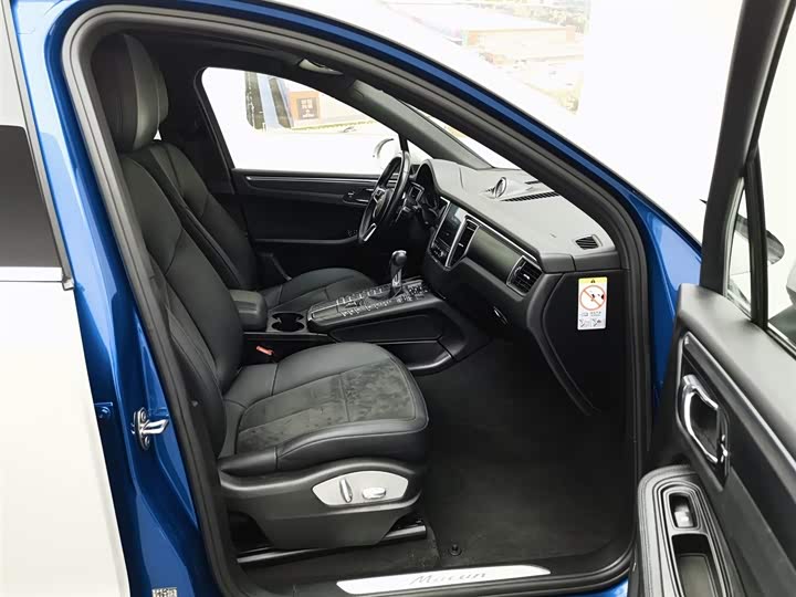 Porsche Macan 2017 Macan 2.0 T — фото 23
