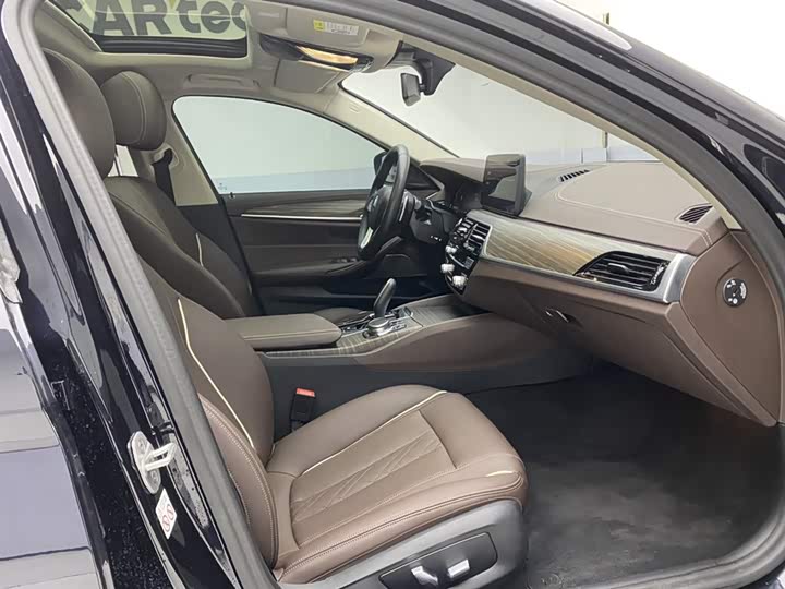 BMW 5-Series 2023 530 Li Leading — фото 18