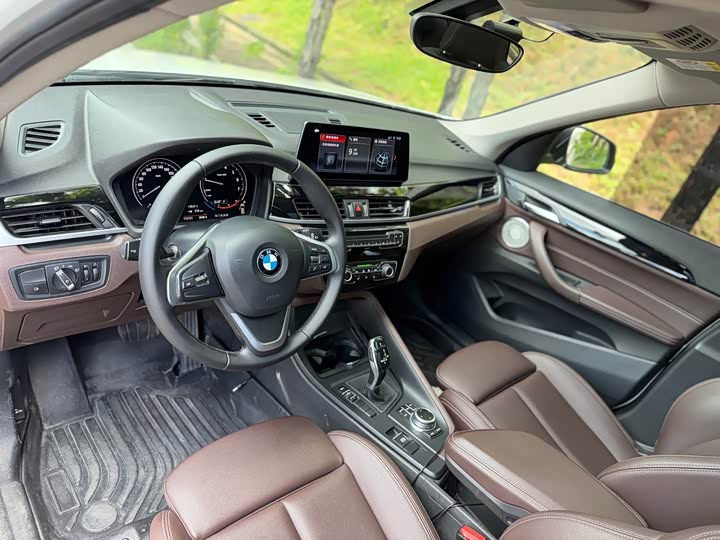 BMW X1 sDrive20Li стиль — фото 11