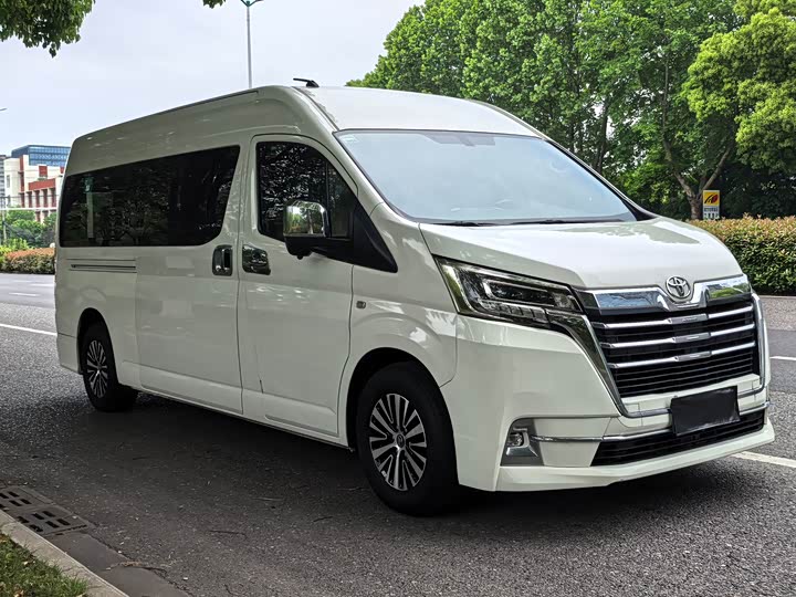 Toyota HIACE 2021 3.5 L — фото 2