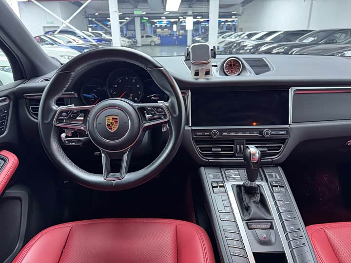 Porsche Macan 2018 Macan 2.0 T — фото 10