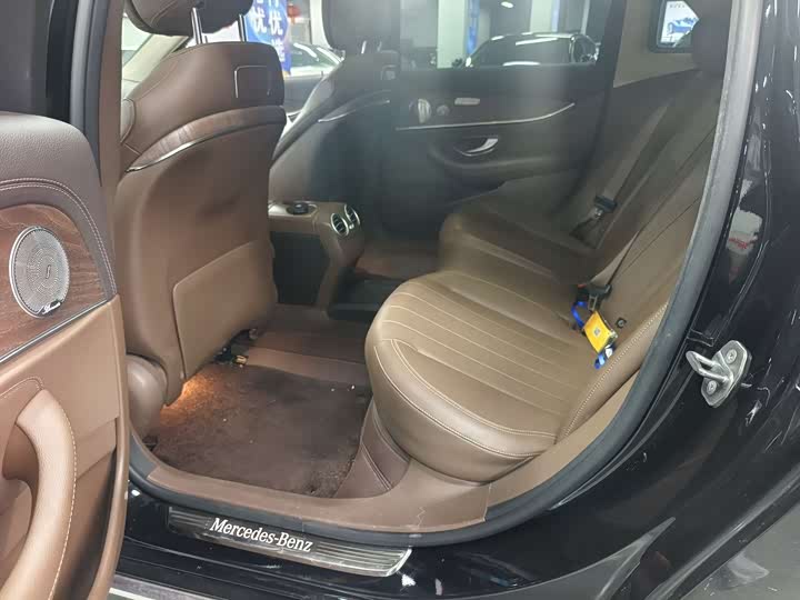 Mercedes-Benz E-Class 2019 E 300 L — фото 6