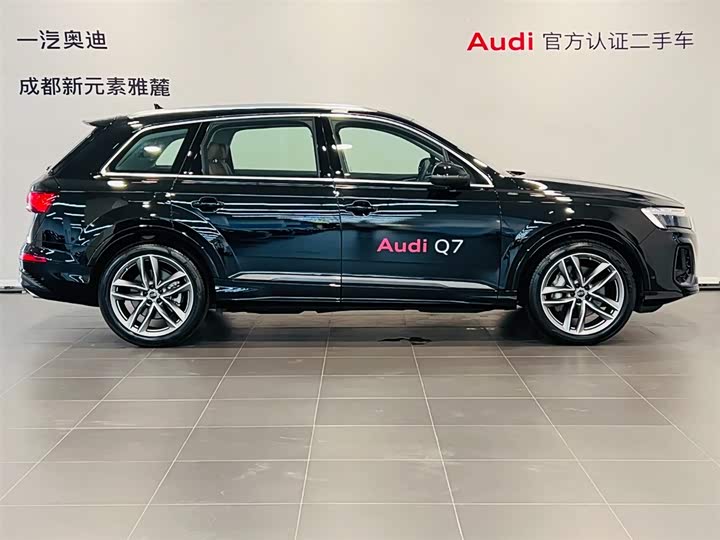Audi Q7 2024 45 TFSI quattro S line Sport — фото 3