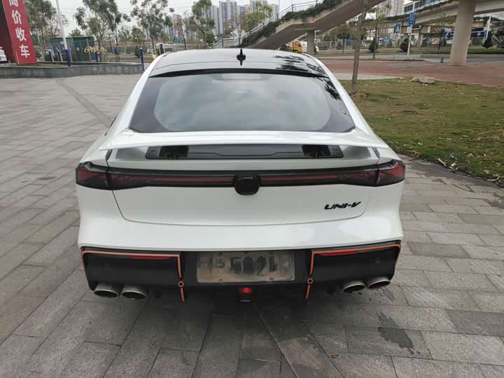Changan UNI-V 2022 1.5 T — фото 10