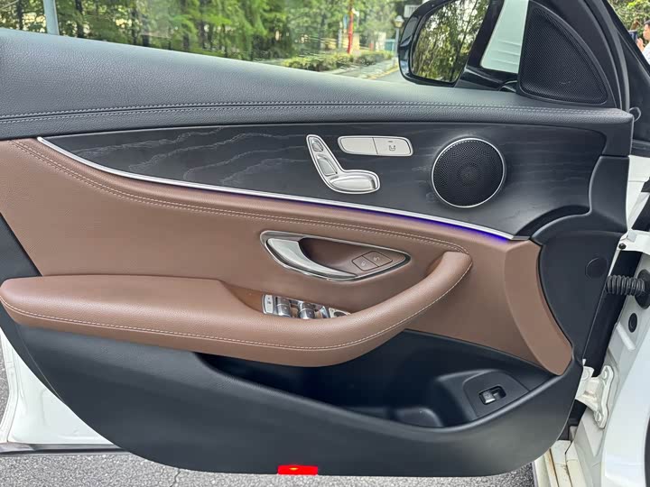 Mercedes-Benz E-Class 2016 E 200 L Sport — фото 15