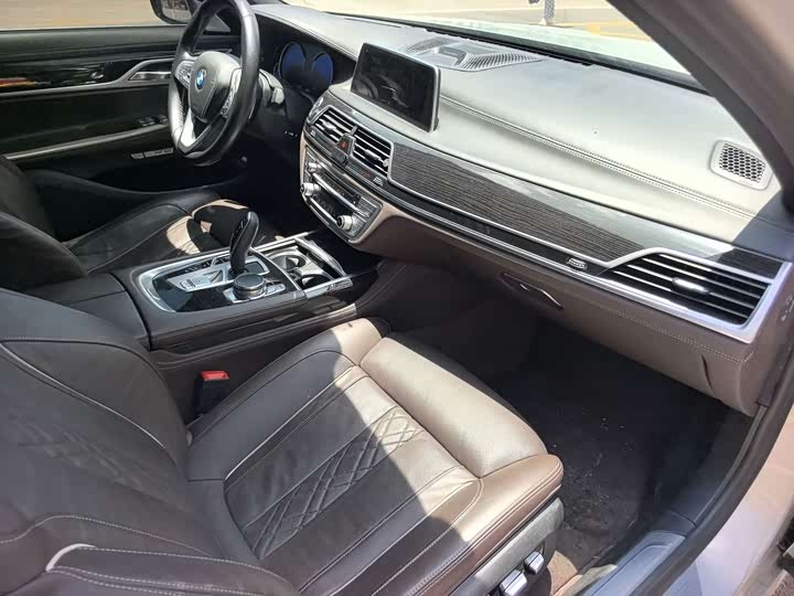 BMW 7 Series 730Li премиум M спортпакет — фото 10